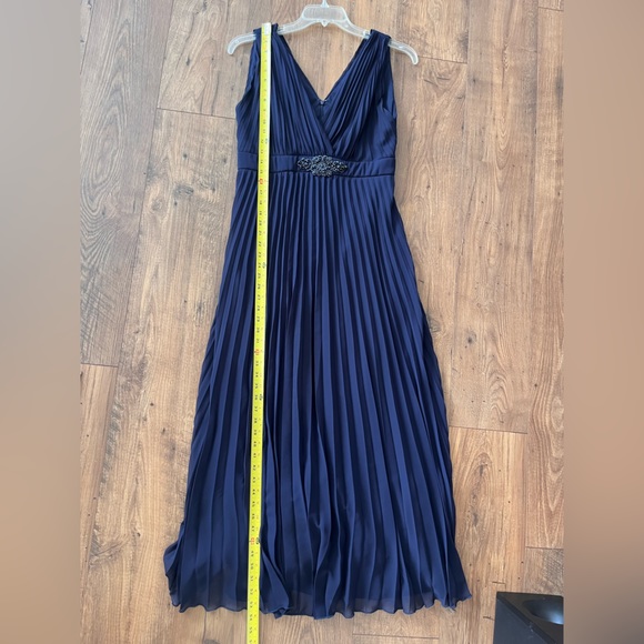 Xscape formal dress navy blue pleated sleeveless straps beading size 14 wedding - Picture 13 of 14